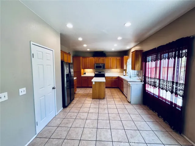 12431 Blazing Star Lane, Victorville, California 92392