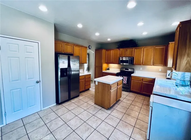 12431 Blazing Star Lane, Victorville, California 92392
