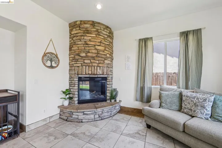 19 Minaret Rd, Oakley, California 94561