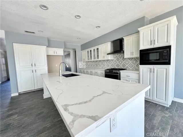 10983 Bay Shore Street, Victorville, California 92392