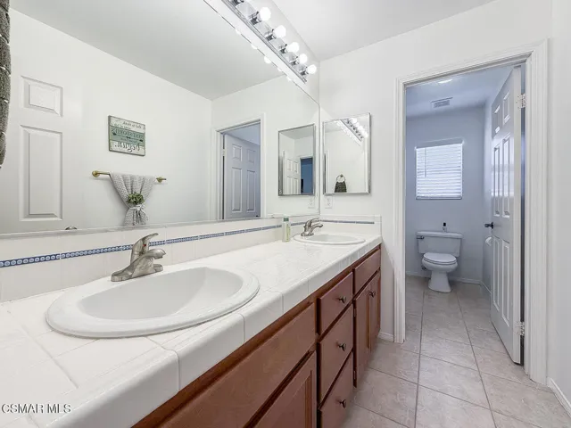 hPrimary Bedroom Suite9