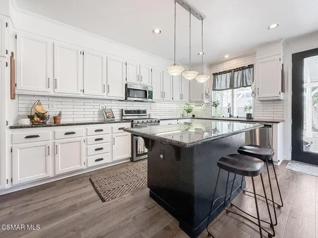 dKitchen and Dining5