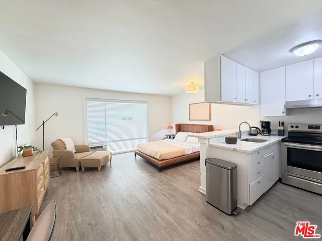 5805 W 8th Street 211, Los Angeles, California 90036