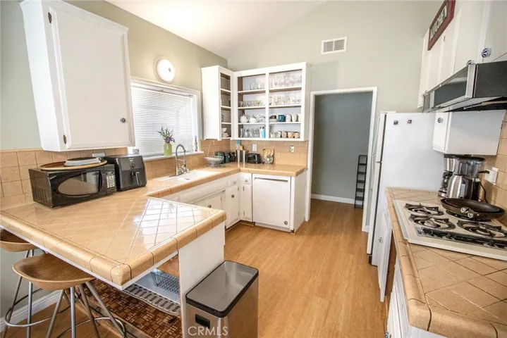 22522 Festividad Drive, Saugus, California 91350