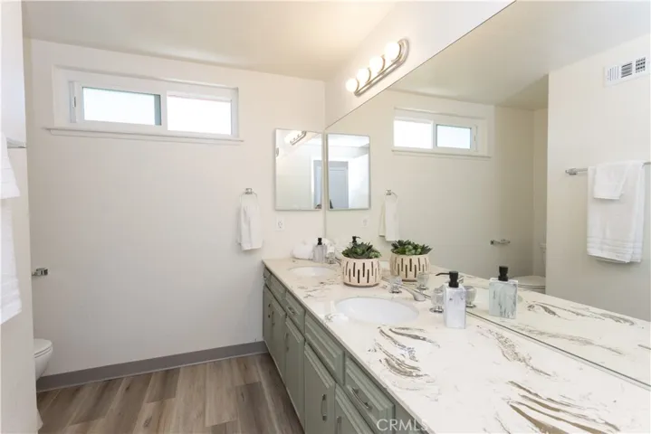 Large Primary En-Suite