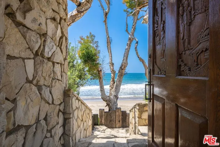 This way to the Sand & Surf