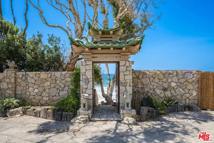 Welcome To The Malibu Beach