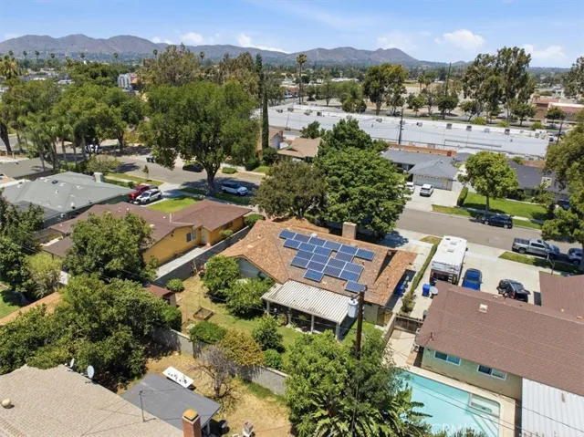 10426 Bonneville, Riverside, California 92505