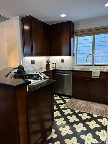 610 Orchid 1/2, Corona Del Mar, California 92625