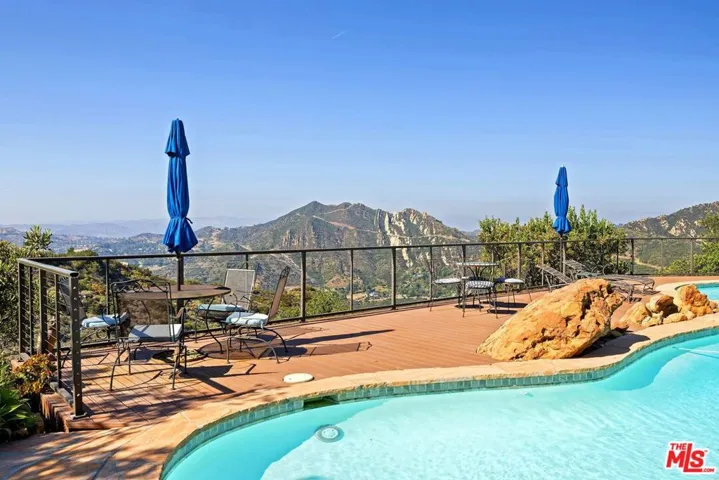 965 Stunt Road, Calabasas, California 91302
