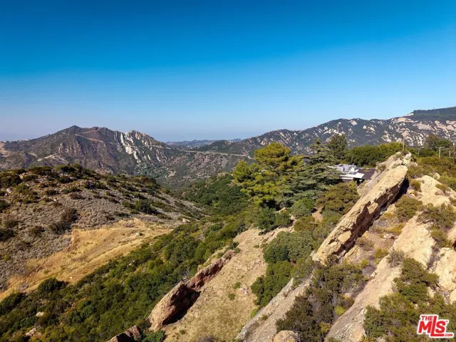 965 Stunt Road, Calabasas, California 91302