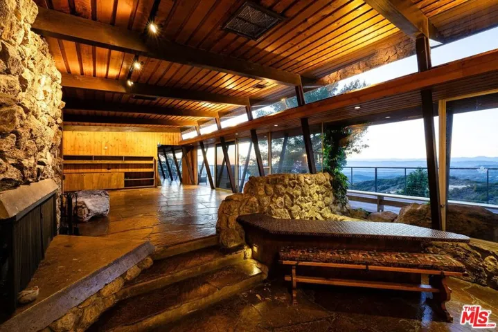 965 Stunt Road, Calabasas, California 91302