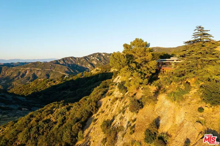 965 Stunt Road, Calabasas, California 91302