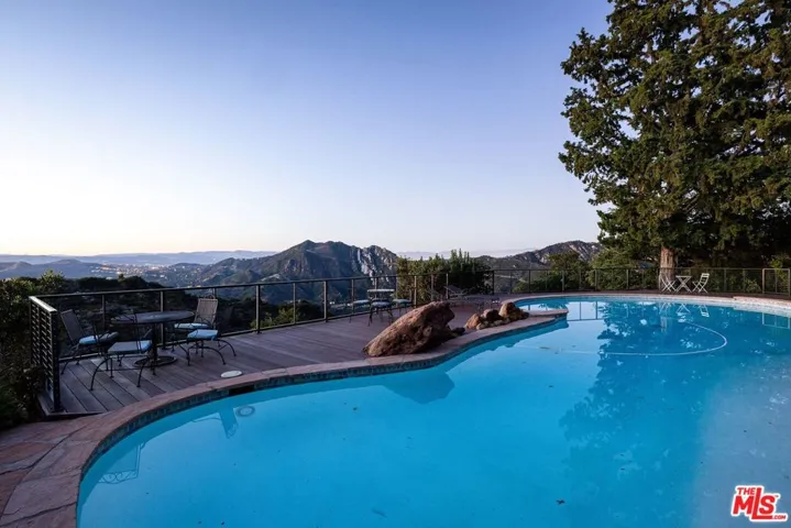 965 Stunt Road, Calabasas, California 91302