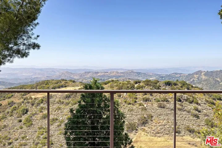 965 Stunt Road, Calabasas, California 91302