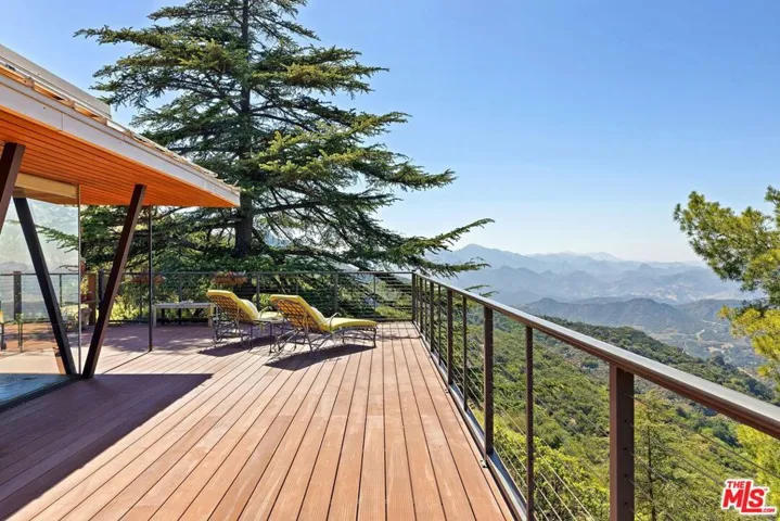 965 Stunt Road, Calabasas, California 91302