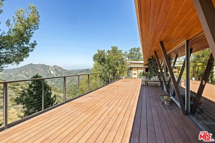 965 Stunt Road, Calabasas, California 91302