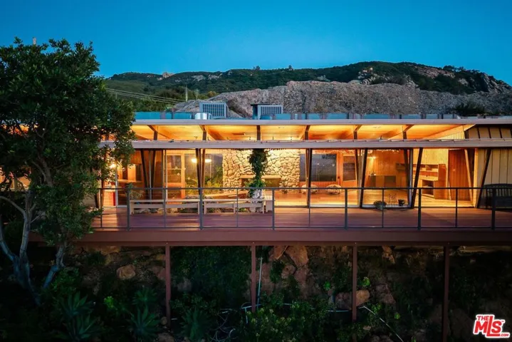 965 Stunt Road, Calabasas, California 91302