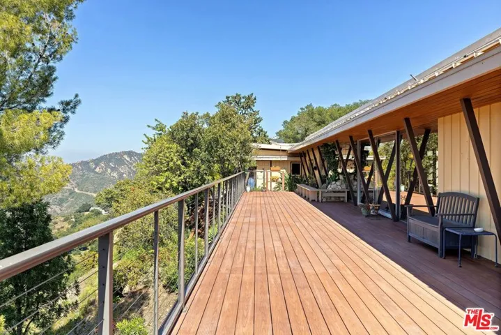 965 Stunt Road, Calabasas, California 91302