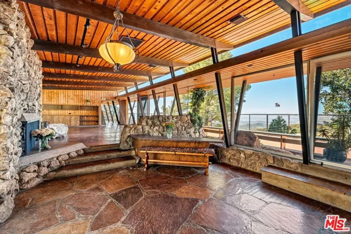 965 Stunt Road, Calabasas, California 91302