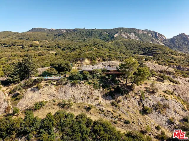 965 Stunt Road, Calabasas, California 91302
