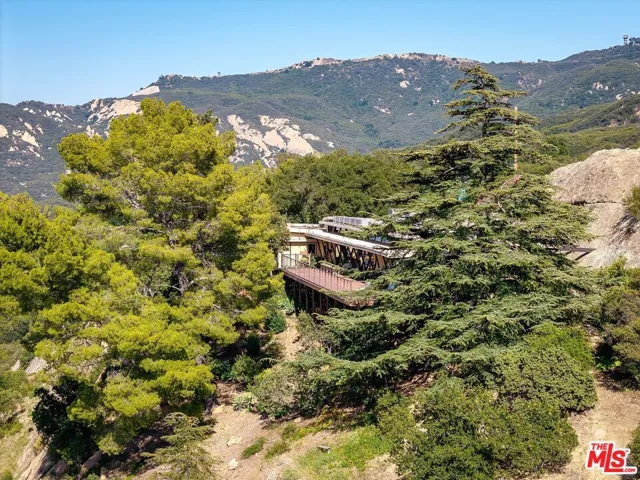 965 Stunt Road, Calabasas, California 91302