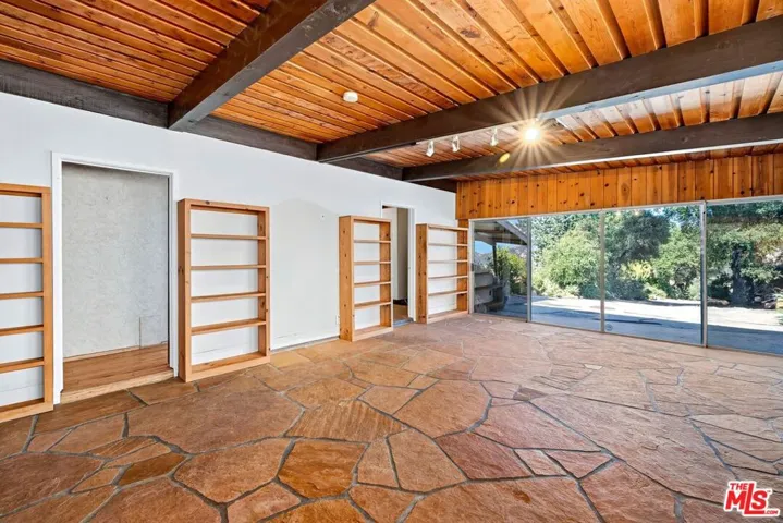 965 Stunt Road, Calabasas, California 91302