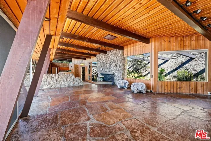 965 Stunt Road, Calabasas, California 91302