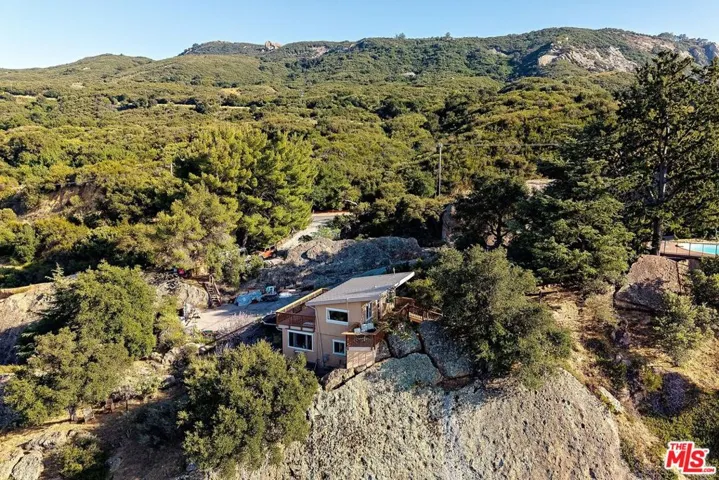 965 Stunt Road, Calabasas, California 91302