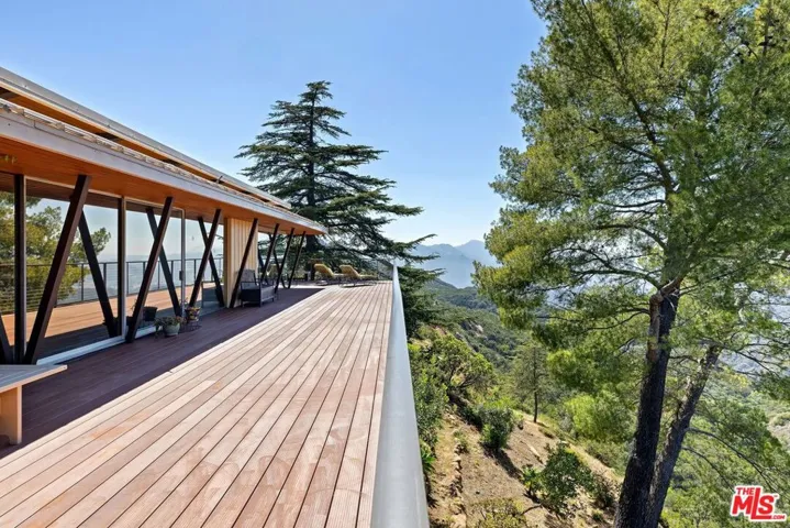 965 Stunt Road, Calabasas, California 91302