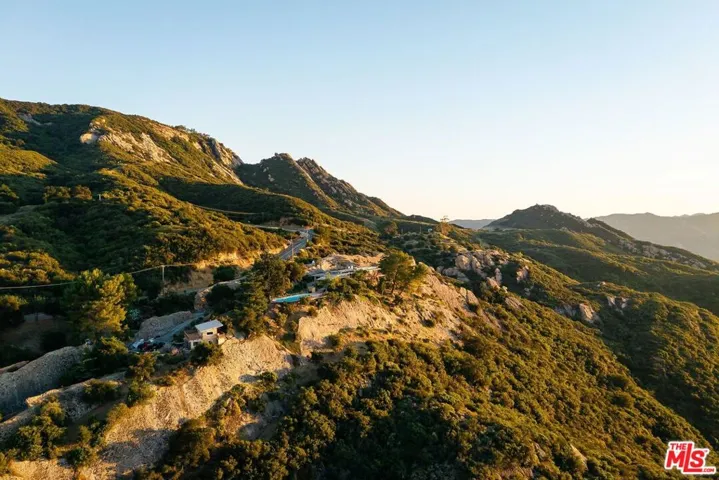 965 Stunt Road, Calabasas, California 91302
