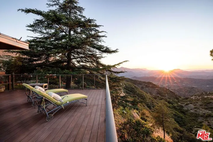 965 Stunt Road, Calabasas, California 91302