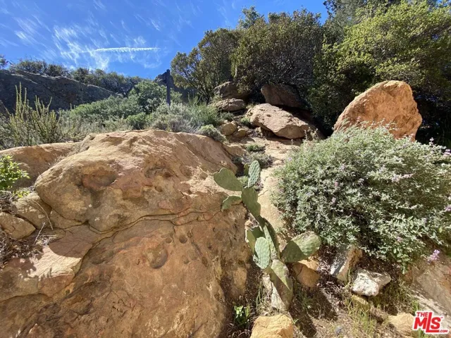 965 Stunt Road, Calabasas, California 91302