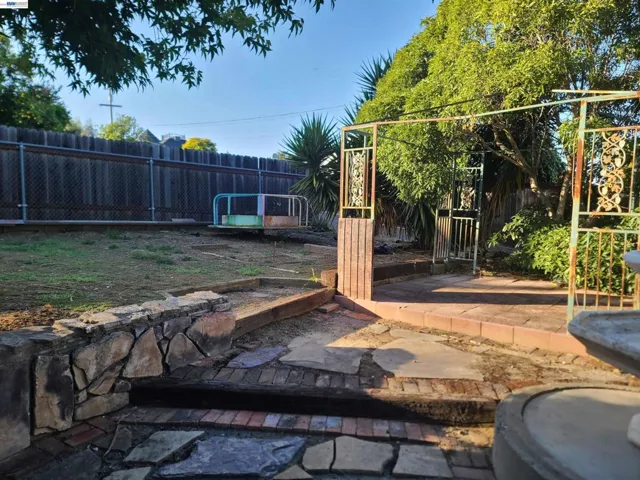3354 D St, Hayward, California 94541