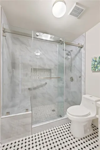 Double-hung glass doors, large seat