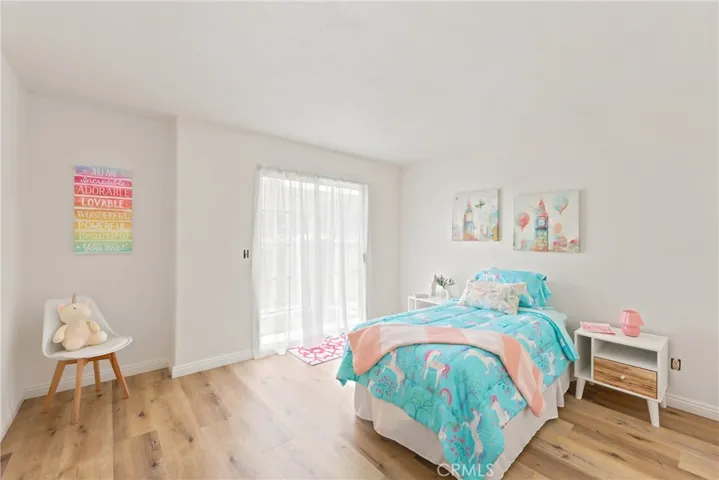 Secondary room with Balcony