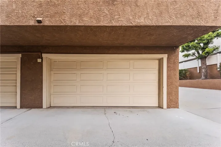 Direct access 2 car garage + guest parking