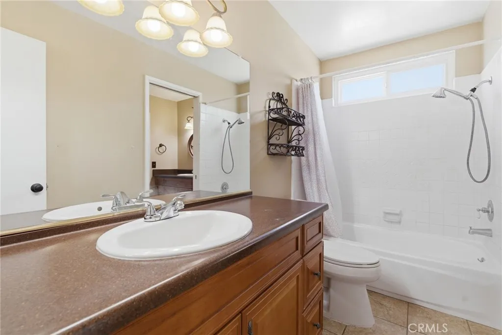 Upper Level Shared Bathroom