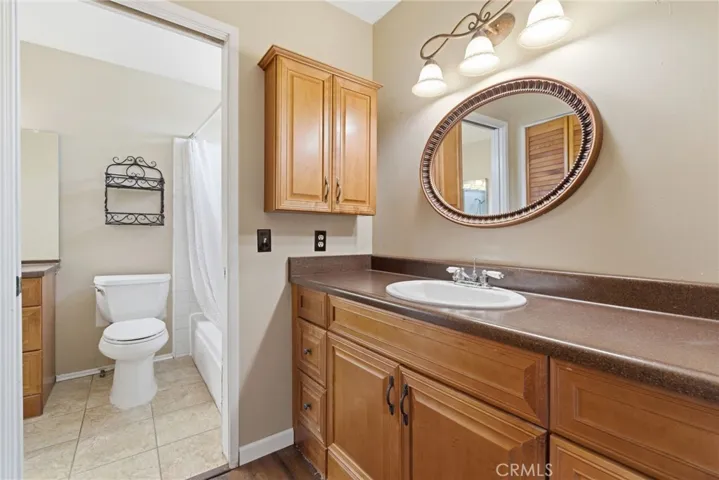 Upper Level Shared Bathroom
