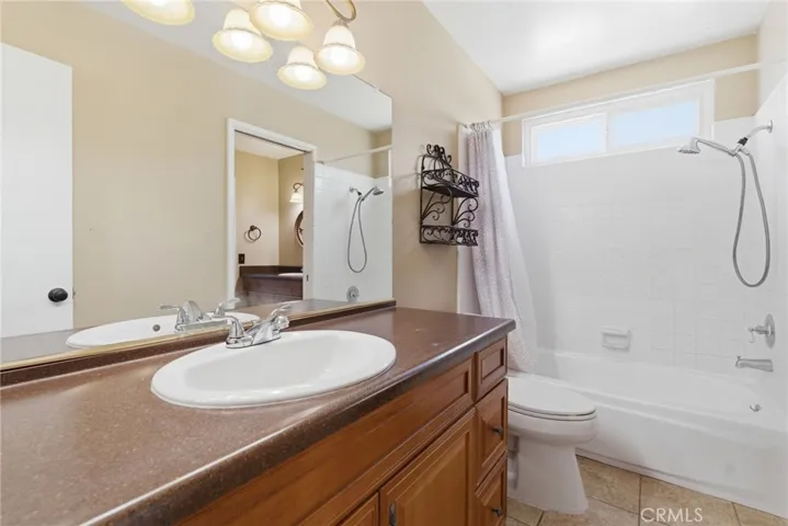 Upper Level Shared Bathroom