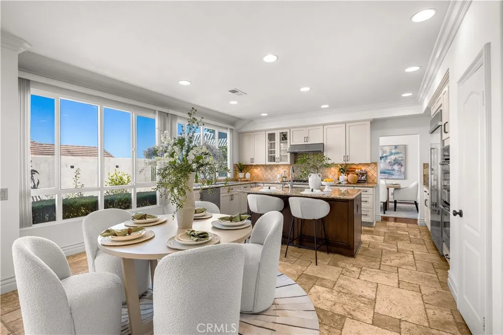 Casal dining area next to kitchen