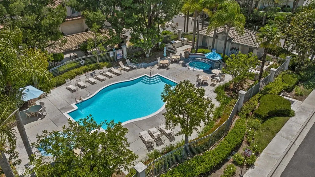 One of two community pools. This one located on Horizon View Dr.