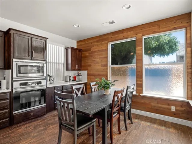 2686 Robinwood, Clovis, California 93611