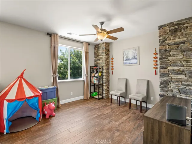 2686 Robinwood, Clovis, California 93611