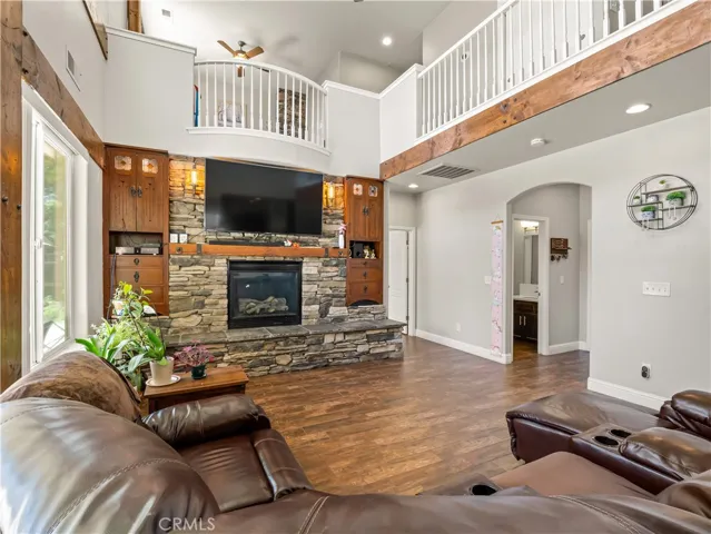 2686 Robinwood, Clovis, California 93611