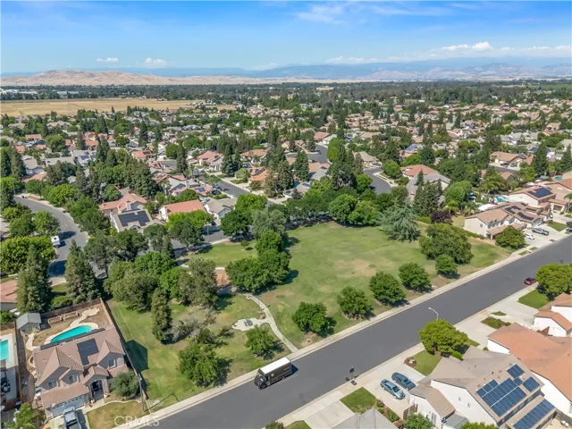 2686 Robinwood, Clovis, California 93611