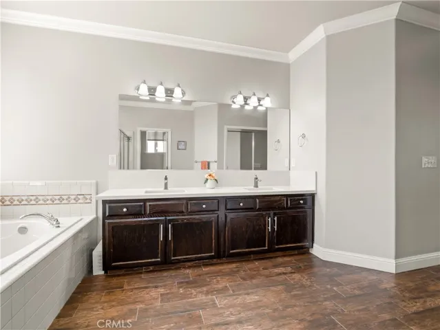 2686 Robinwood, Clovis, California 93611