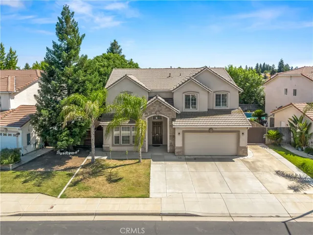 2686 Robinwood, Clovis, California 93611