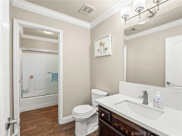 2686 Robinwood, Clovis, California 93611