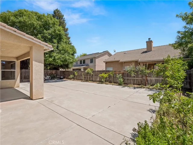 2686 Robinwood, Clovis, California 93611